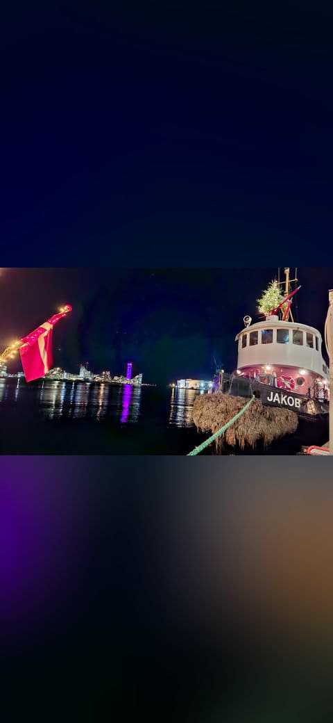 Aarhus Ø and boat at night with Christmas lights 02 wallpaper in near-black and near-black tones, Full HD, 16:9 format for phone