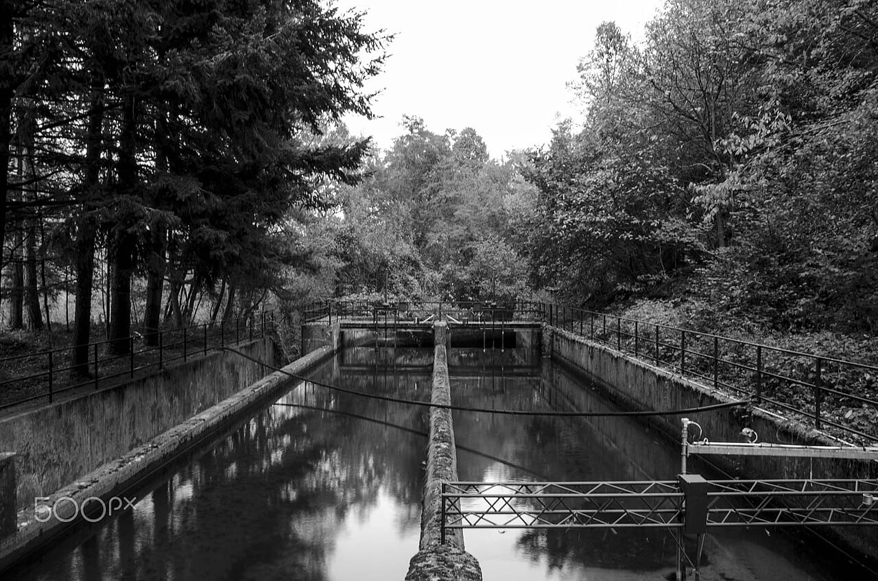 Fondo de pantalla Black And White en tonos near-black y charcoal, Full HD, formato 4:3 para móvil