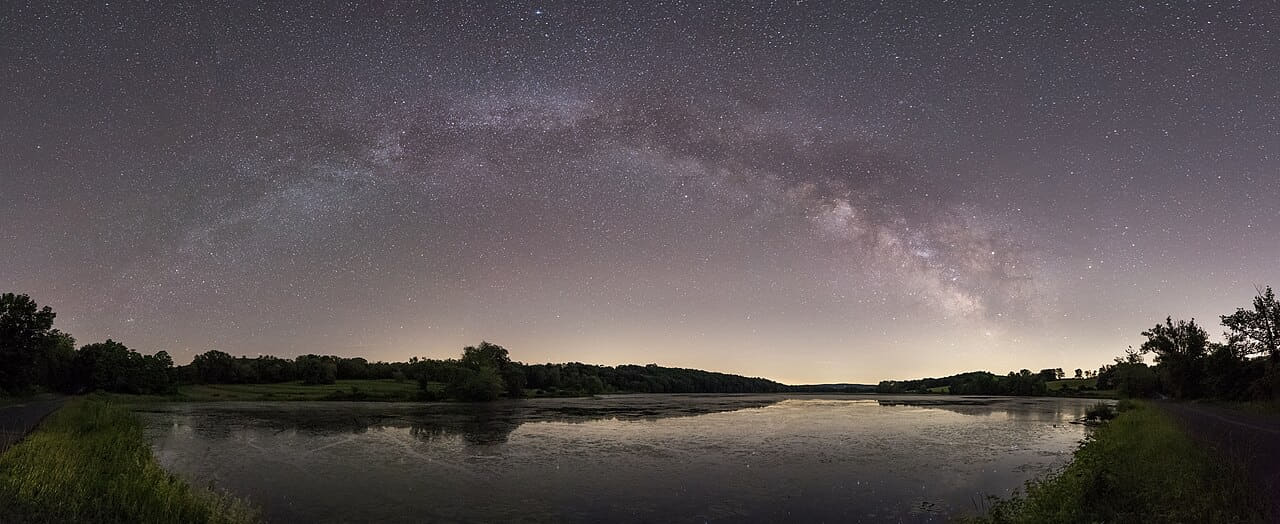Fondo de pantalla Bontecou Lake Milky Way panorama en tonos olive y charcoal, Full HD, formato 21:9 para móvil