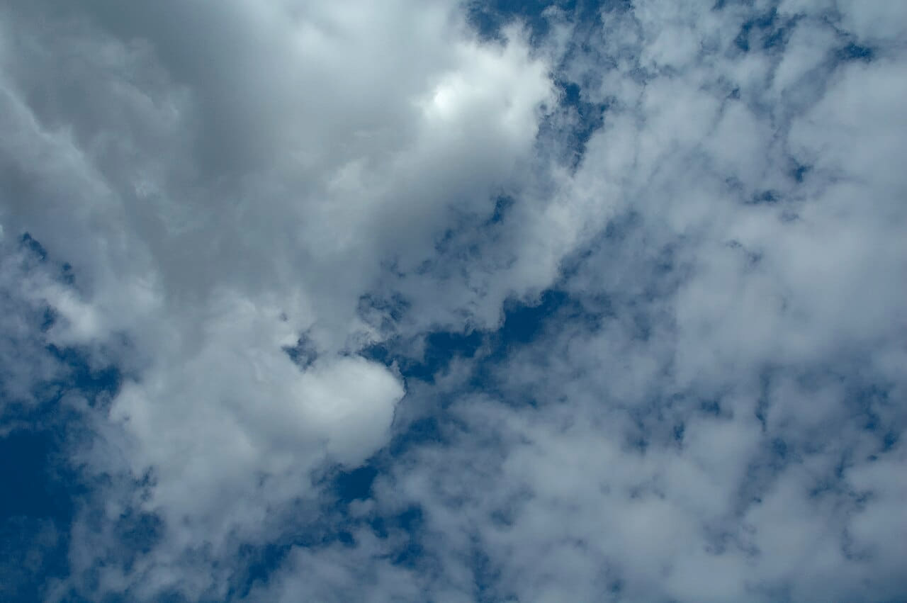 Fondo de pantalla Clouds and blue sky in Russia. IMG 100 en tonos slate y slate, Full HD, formato 4:3 para móvil