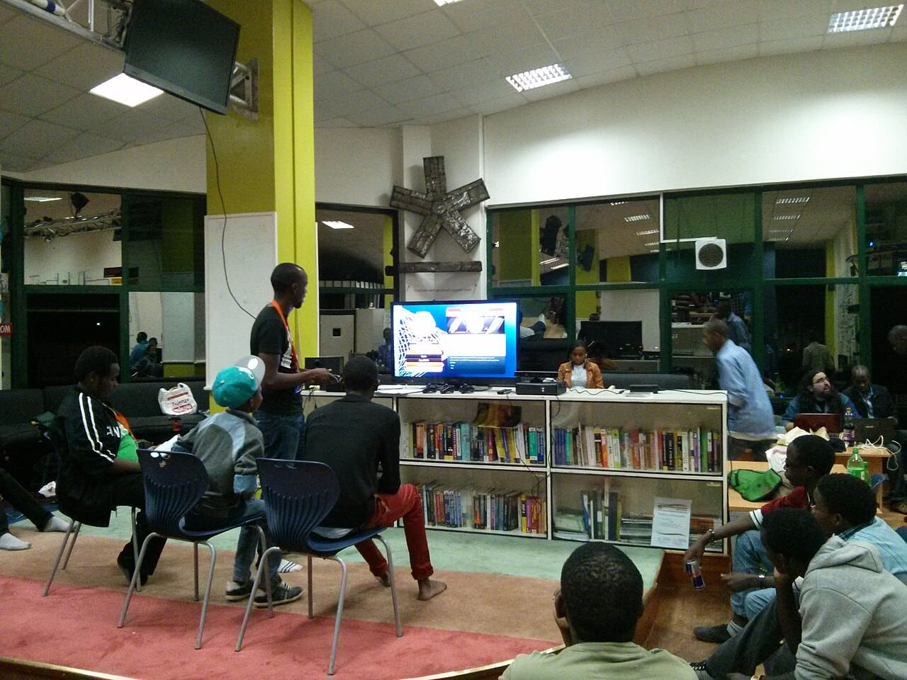 Fondo de pantalla Console setup at a gaming event in Nairobi en tonos near-black y olive, Full HD, formato 4:3 para móvil
