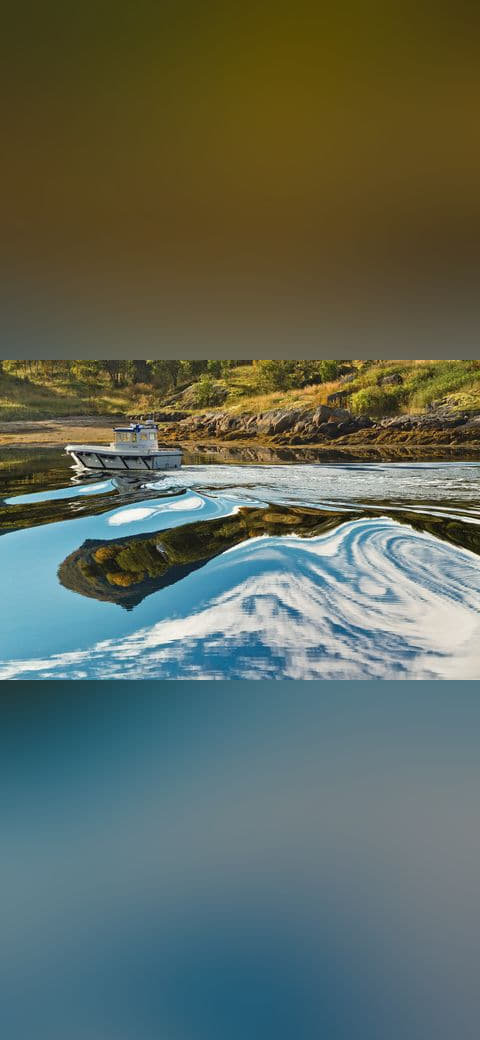 Fondo de pantalla Distorting water reflections at Digermulen port,… en tonos charcoal y sand, Full HD, formato 4:3 para móvil