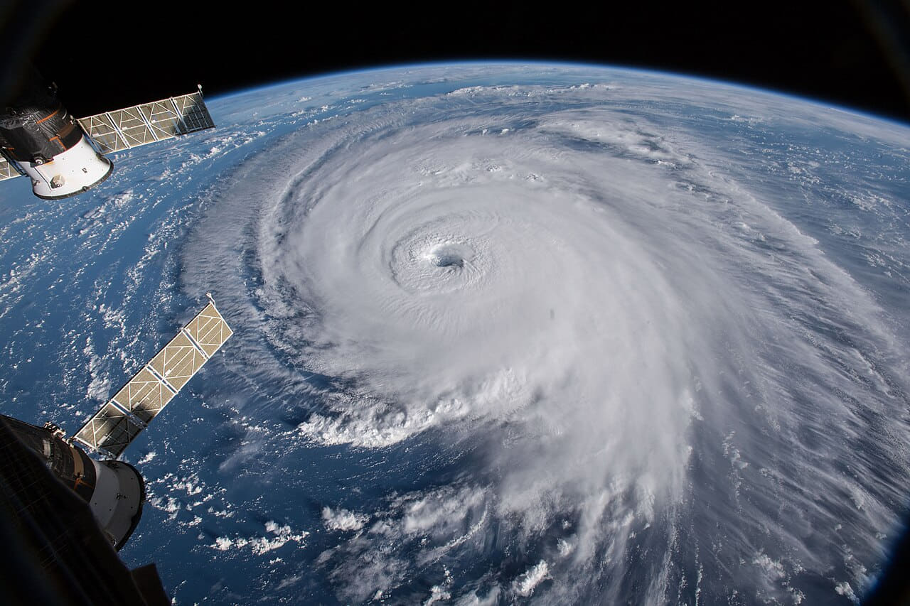 Fondo de pantalla Dramatic Views of Hurricane Florence from the 12 en tonos near-black y sand, Full HD, formato 4:3 para móvil