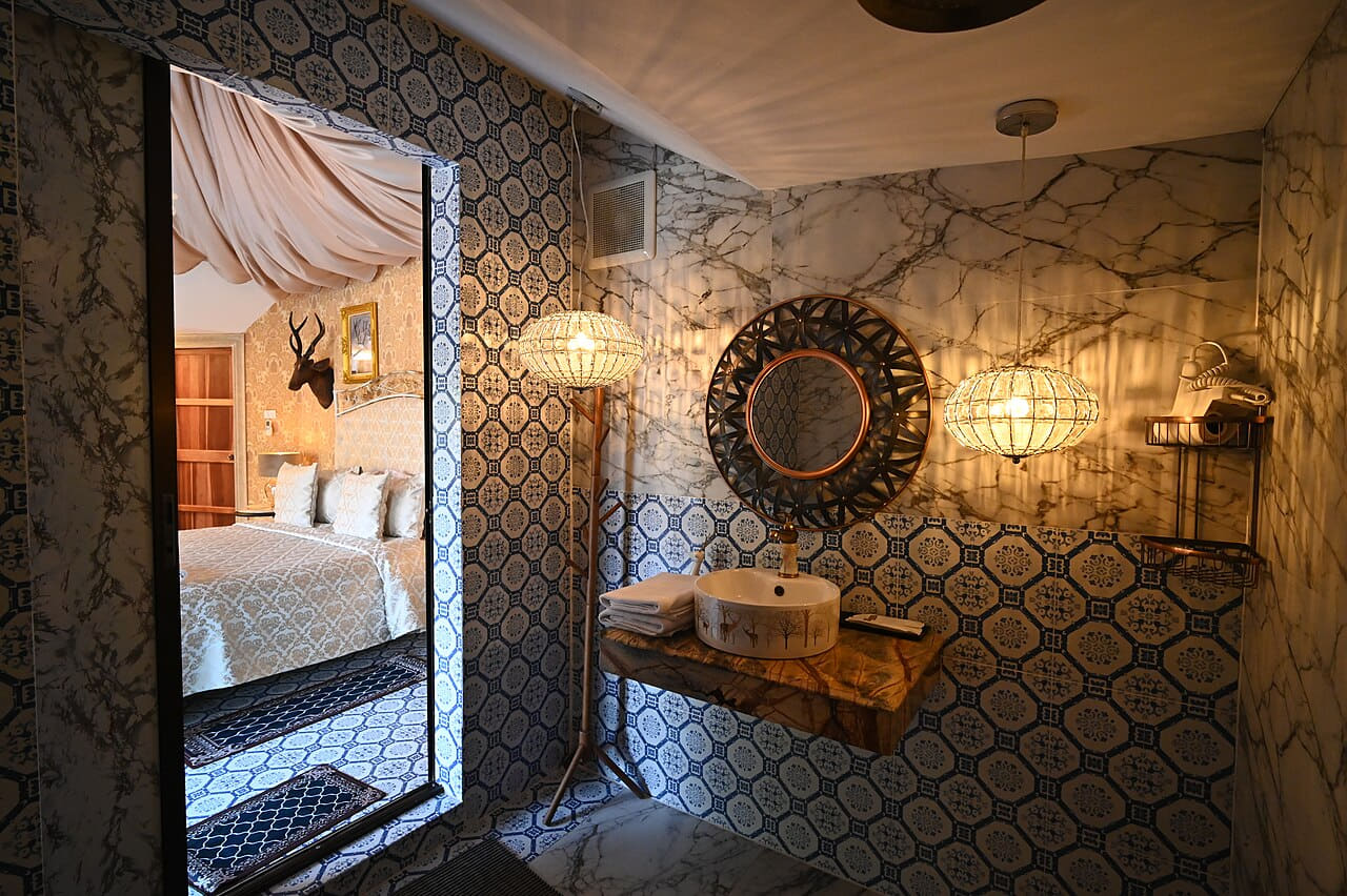 A cozy eclectic suite where patterned tile and… wallpaper in near-black and charcoal tones, Full HD, 4:3 format for phone