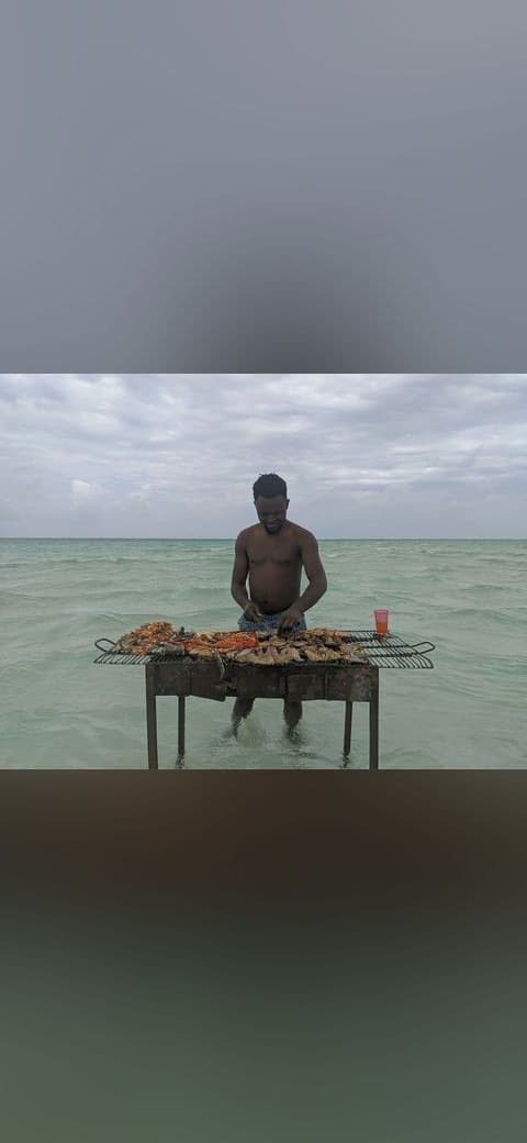 Fondo de pantalla Grilling seafood in the ocean at Malindi Sandbank 01 en tonos slate y mint, Full HD, formato 4:3 para móvil