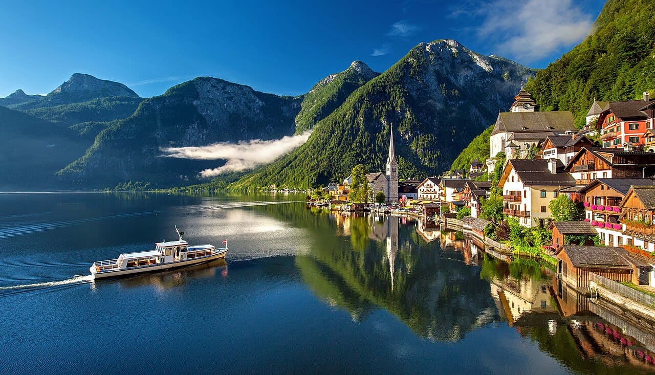 Hallstatt Austria Bergsee Lake Alpine Summer wallpaper in deep green and deep green tones, Full HD, 16:9 format for desktop