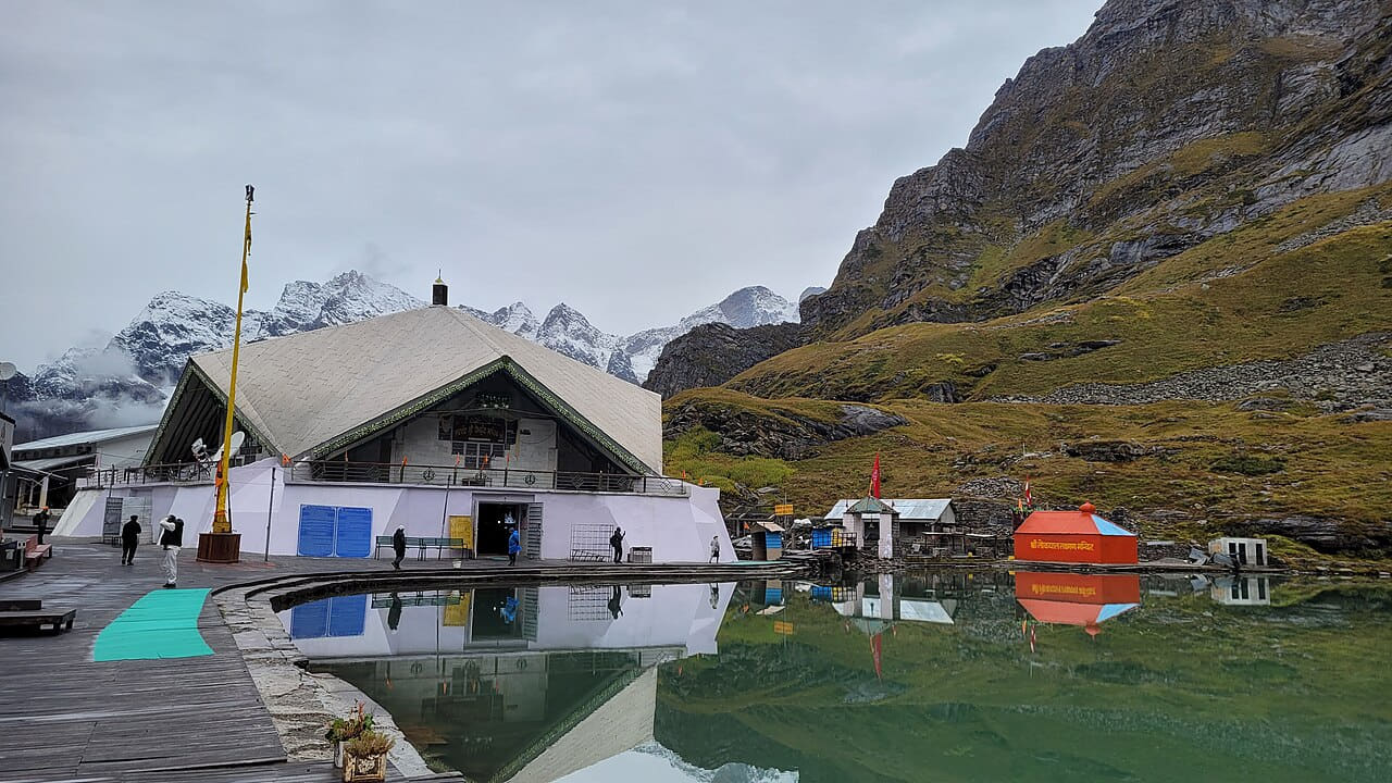 Hemkund Sahib Gurudwara with reflection on lake wallpaper in mint and charcoal tones, Full HD, 16:9 format for desktop