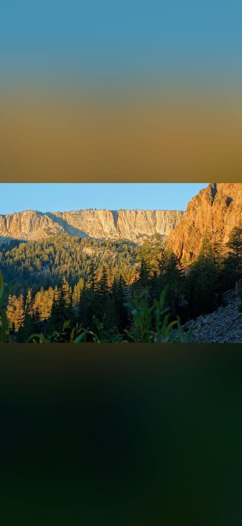 Fondo de pantalla High Sierra Sunrise, Mammoth Lakes, CA 9-16 en tonos azul cielo y casi negro, Full HD, formato 4:3 para PC