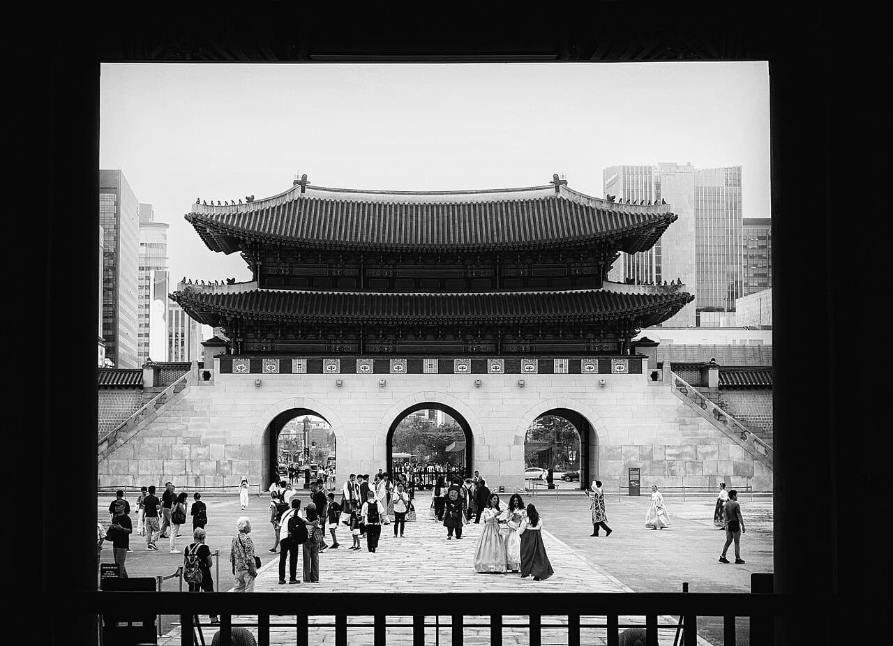Fondo de pantalla Imperial Palace in monochrome en tonos near-black y lavender, Full HD, formato 4:3 para móvil