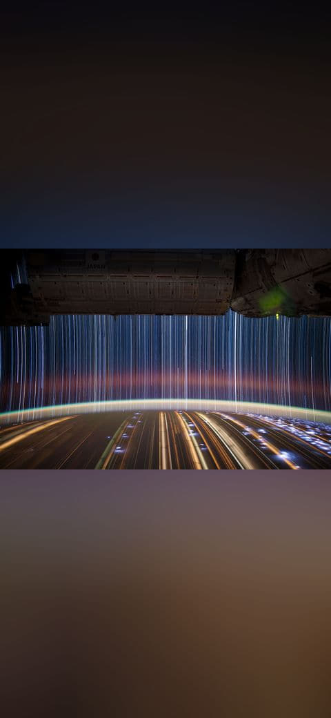 Fondo de pantalla International Space Station star trails -… en tonos near-black y charcoal, Full HD, formato 4:3 para móvil