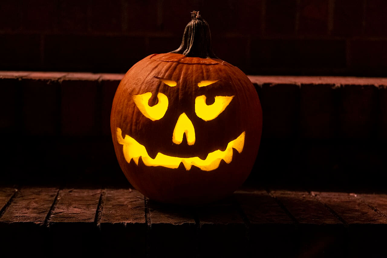Jack-O-Lantern at night wallpaper in near-black and near-black tones, Full HD, 4:3 format for phone