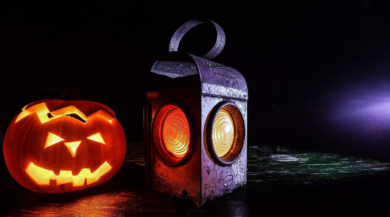 Lamp-halloween-lantern-pumpkin wallpaper in near-black and near-black tones, Full HD, 16:9 format for phone