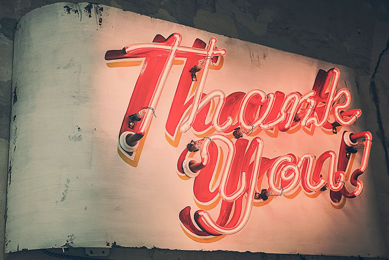Fondo de pantalla Light-sign-typography-lighting 2 en tonos charcoal y sage green, Full HD, formato 4:3 para móvil