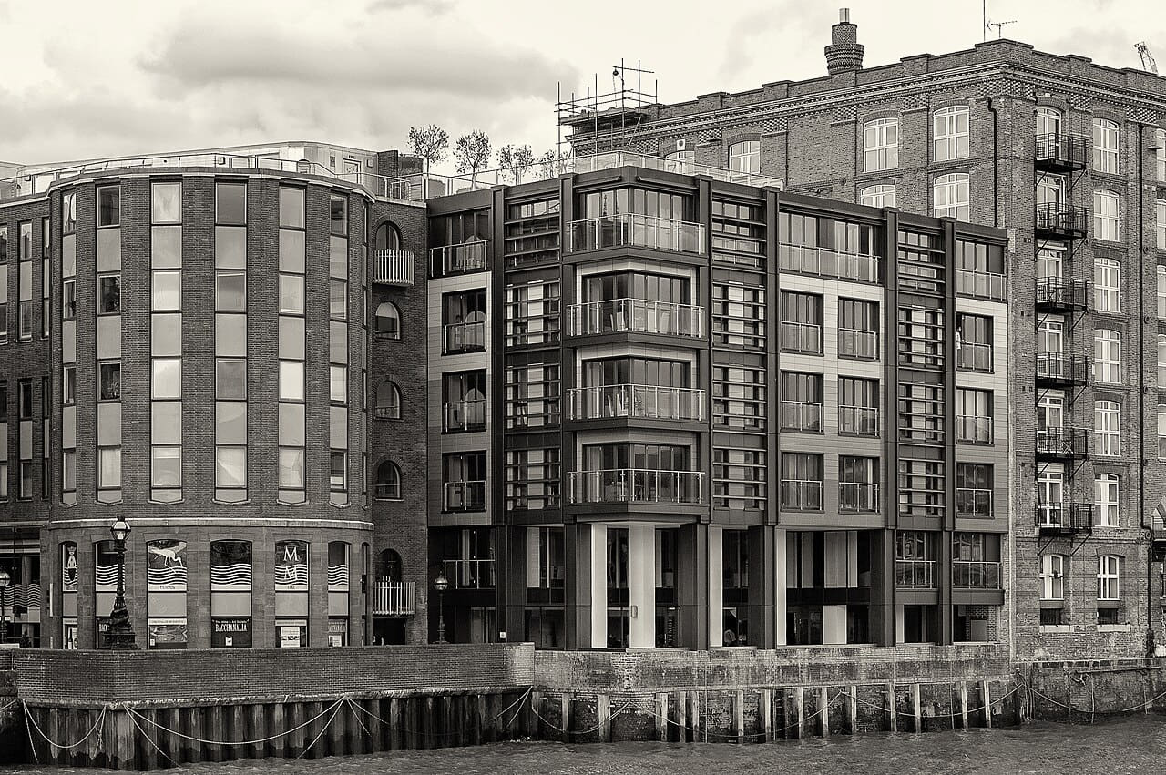 London, Thames waterfront. Zeitgenössische… wallpaper in olive and charcoal tones, Full HD, 4:3 format for phone