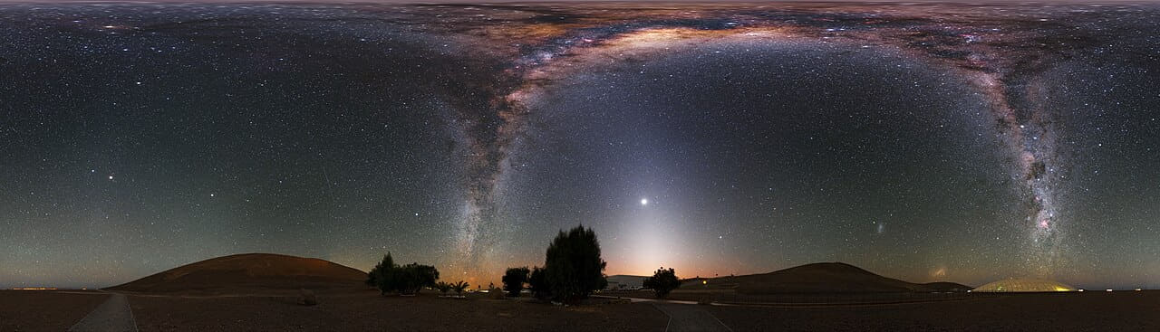 Fondo de pantalla Milky Way at the Residencia 3 en tonos charcoal y charcoal, Full HD, formato 21:9 para móvil