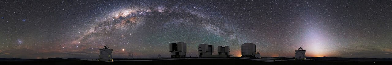 Fondo de pantalla Milky Way over Paranal en tonos charcoal y olive, Full HD, formato 21:9 para móvil