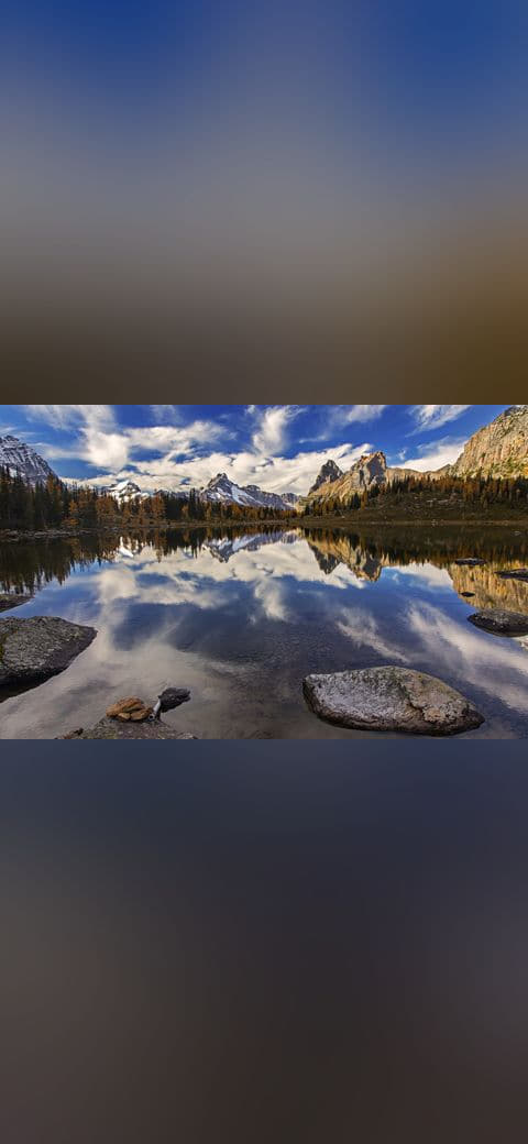 Fondo de pantalla Opabin Lake Reflections en tonos carbón y casi negro, Full HD, formato 16:9 para PC