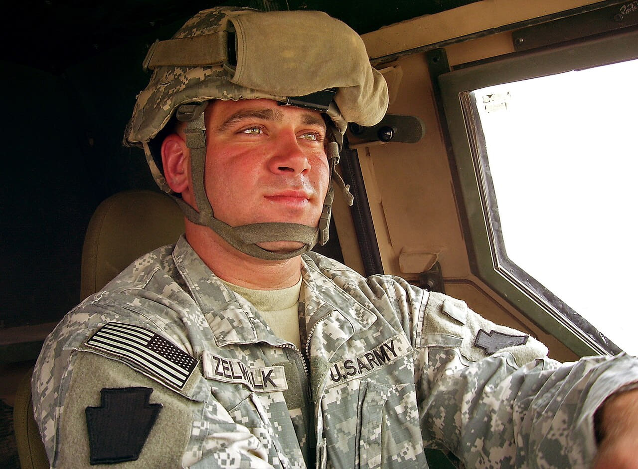 Post Carbon Soldier Serves in Iraq 2 wallpaper in near-black and cream tones, Full HD, 4:3 format for phone