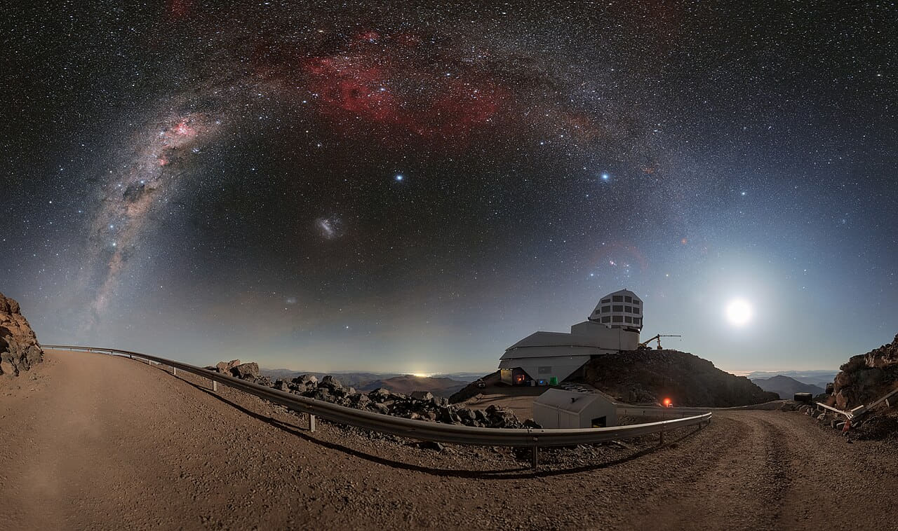 Fondo de pantalla Rubin, the Moon, and the Milky Way en tonos charcoal y charcoal, Full HD, formato 16:9 para móvil