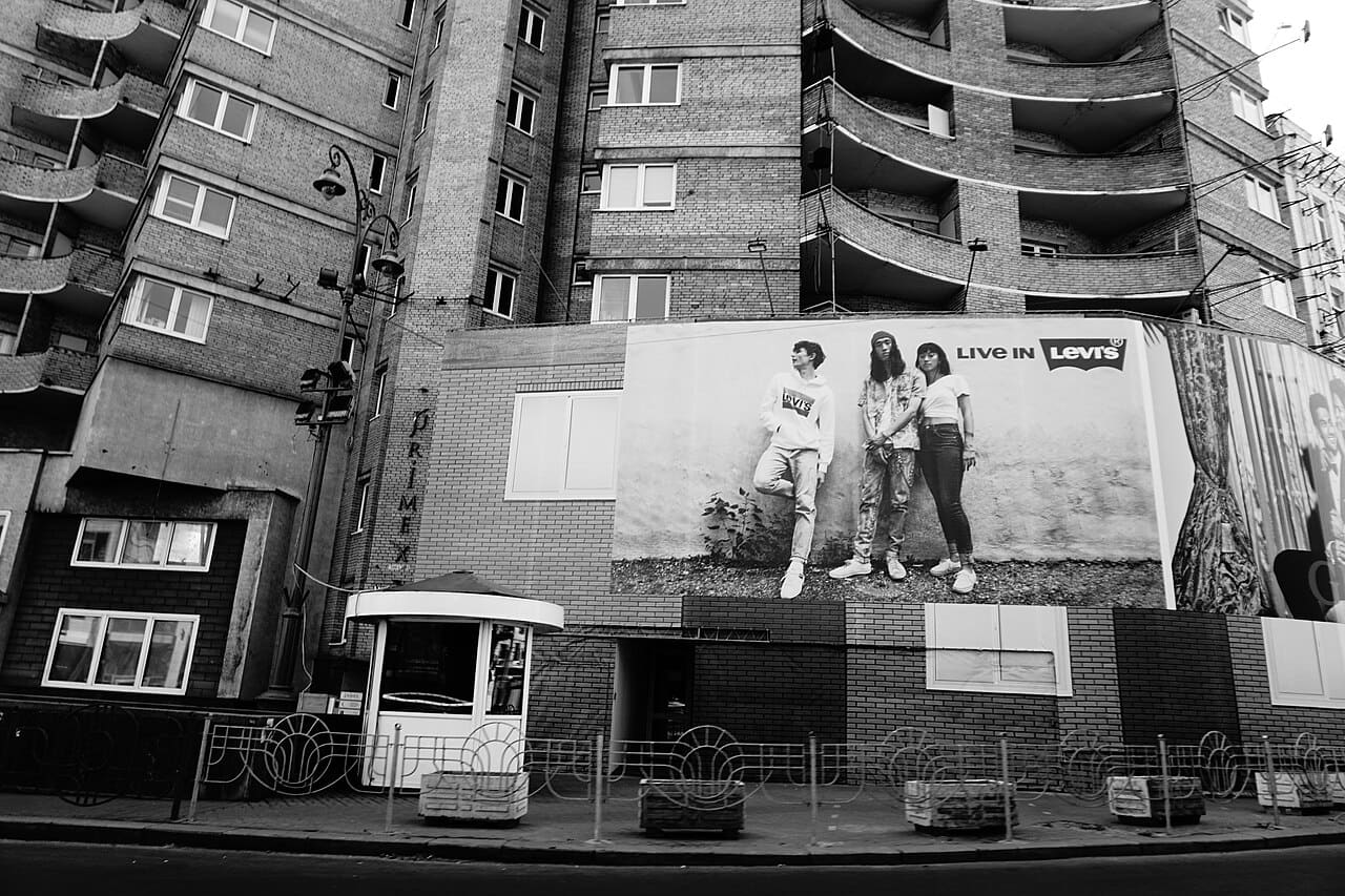 Shiny Black and White, Kiev, Ukraine 13 wallpaper in near-black and charcoal tones, Full HD, 4:3 format for phone