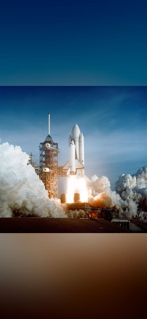 Fondo de pantalla Space Shuttle Columbia launching en tonos sage green y near-black, Full HD, formato 1:1 para móvil