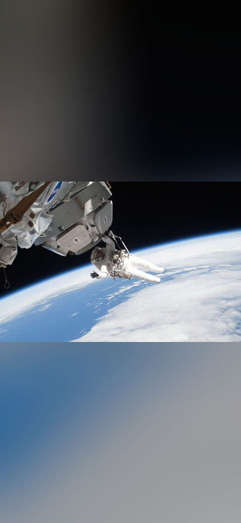 Fondo de pantalla STS-130 EVA3 Nicholas Patrick 1 en tonos lavender y near-black, Full HD, formato 4:3 para móvil