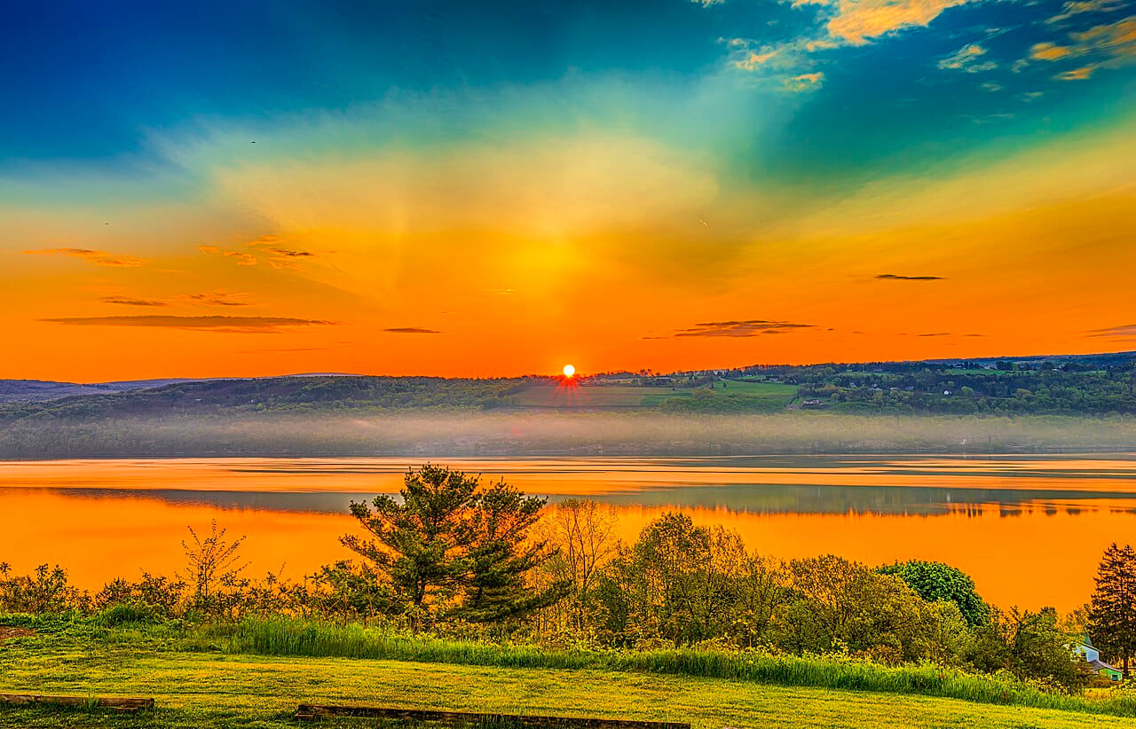 Fondo de pantalla Sunrise over Seneca Lake - New York - US en tonos burnt orange y burnt orange, Full HD, formato 16:9 para móvil