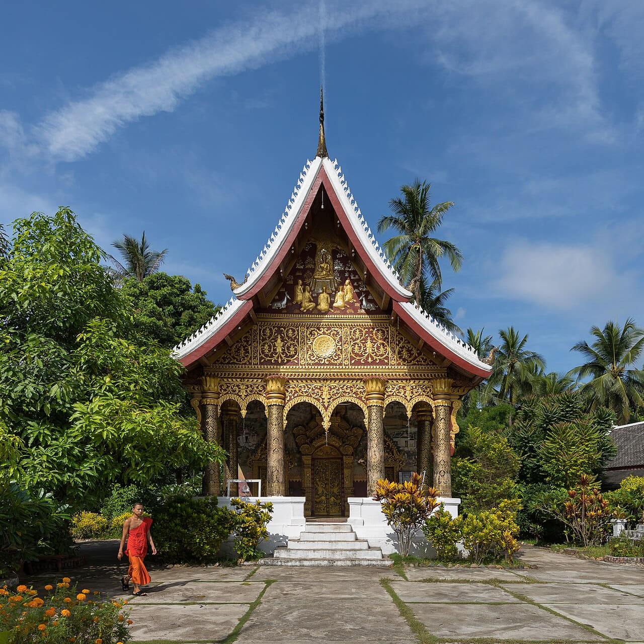 Fondo de pantalla Vat Pa Phai temple with a Buddhist monk, orange… en tonos slate y charcoal, Full HD, formato 1:1 para móvil