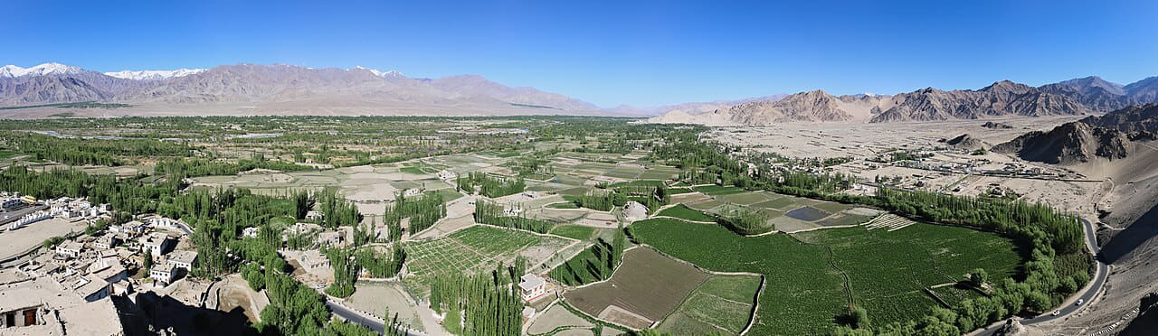 Fondo de pantalla View of Indus Valley from Thikse Gompa, Ladakh,… en tonos olive y steel blue, Full HD, formato 21:9 para PC