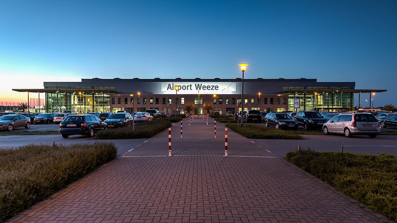 Weeze, Flughafen -- 2016 -- 2522-8 wallpaper in charcoal and charcoal tones, Full HD, 16:9 format for phone